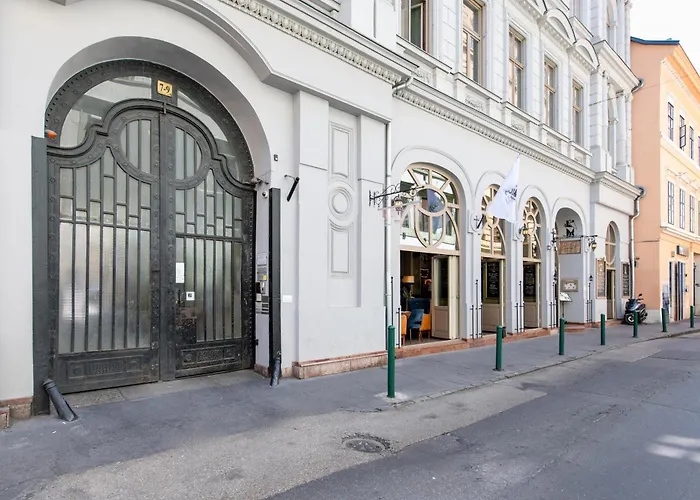 Ultra Paulay Ede Street 1br