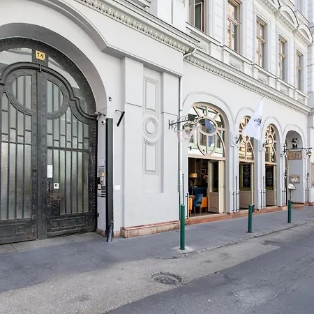 Ultra Paulay Ede Street 1br